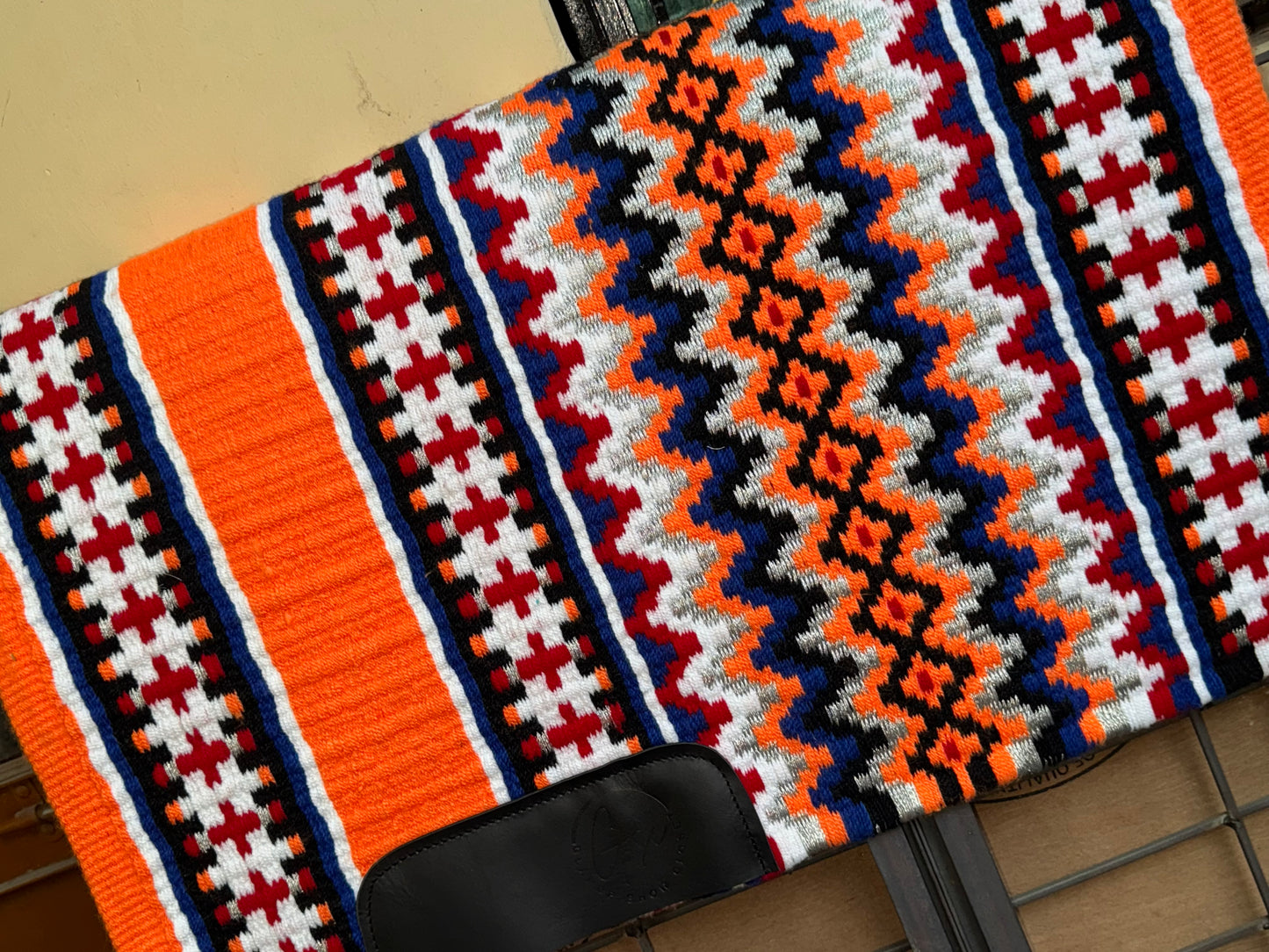 Tangerine / orange base showpad