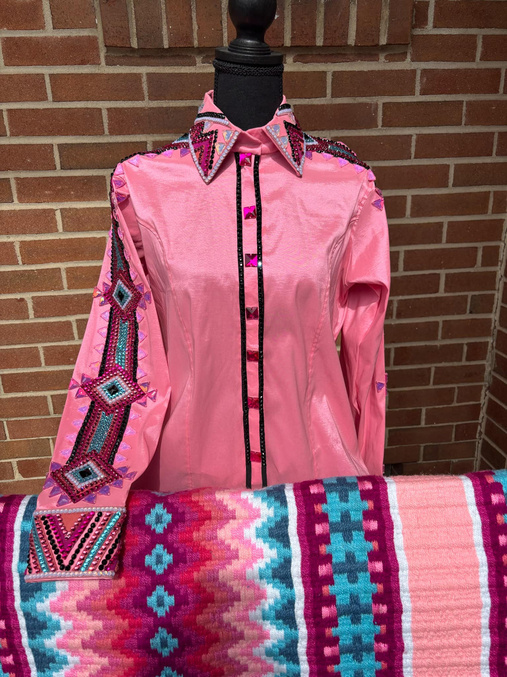 Beautiful full sleeve cuff and collar taffeta day shirt with matching showpad