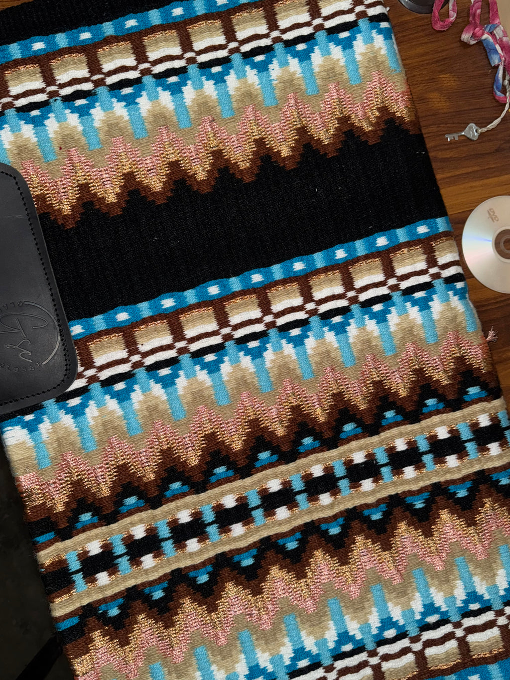 Turquoise beige pink white gold metallic black base showpad