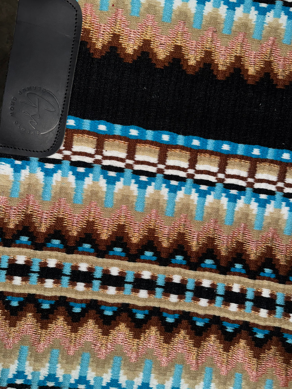 Turquoise beige pink white gold metallic black base showpad