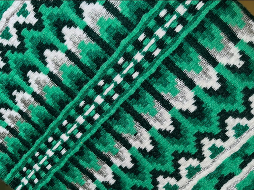 Green colour base showpad with white black and silver