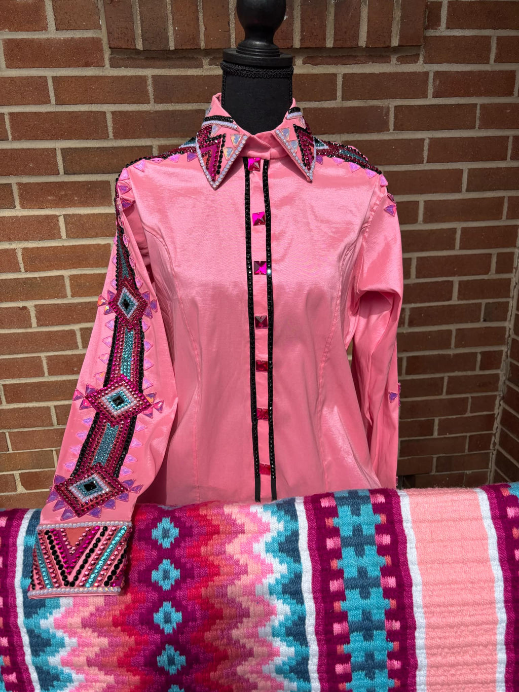 Beautiful full sleeve cuff and collar taffeta day shirt with matching showpad