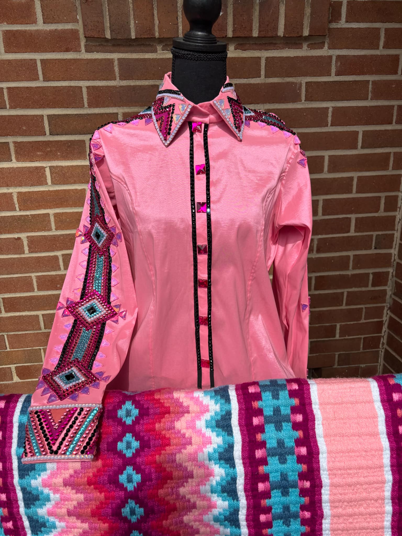 Beautiful full sleeve cuff and collar taffeta day shirt with matching showpad