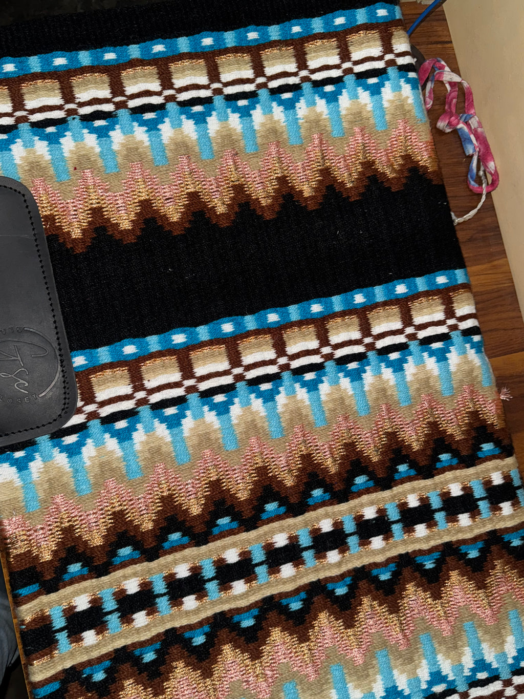 Turquoise beige pink white gold metallic black base showpad