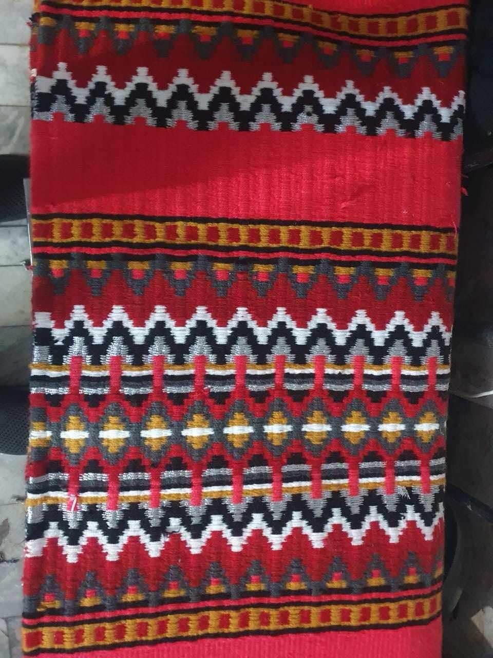 Red base, black, white, yellow, and Gray Showpad