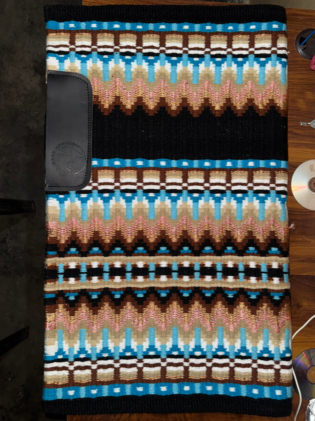 Turquoise beige pink white gold metallic black base showpad