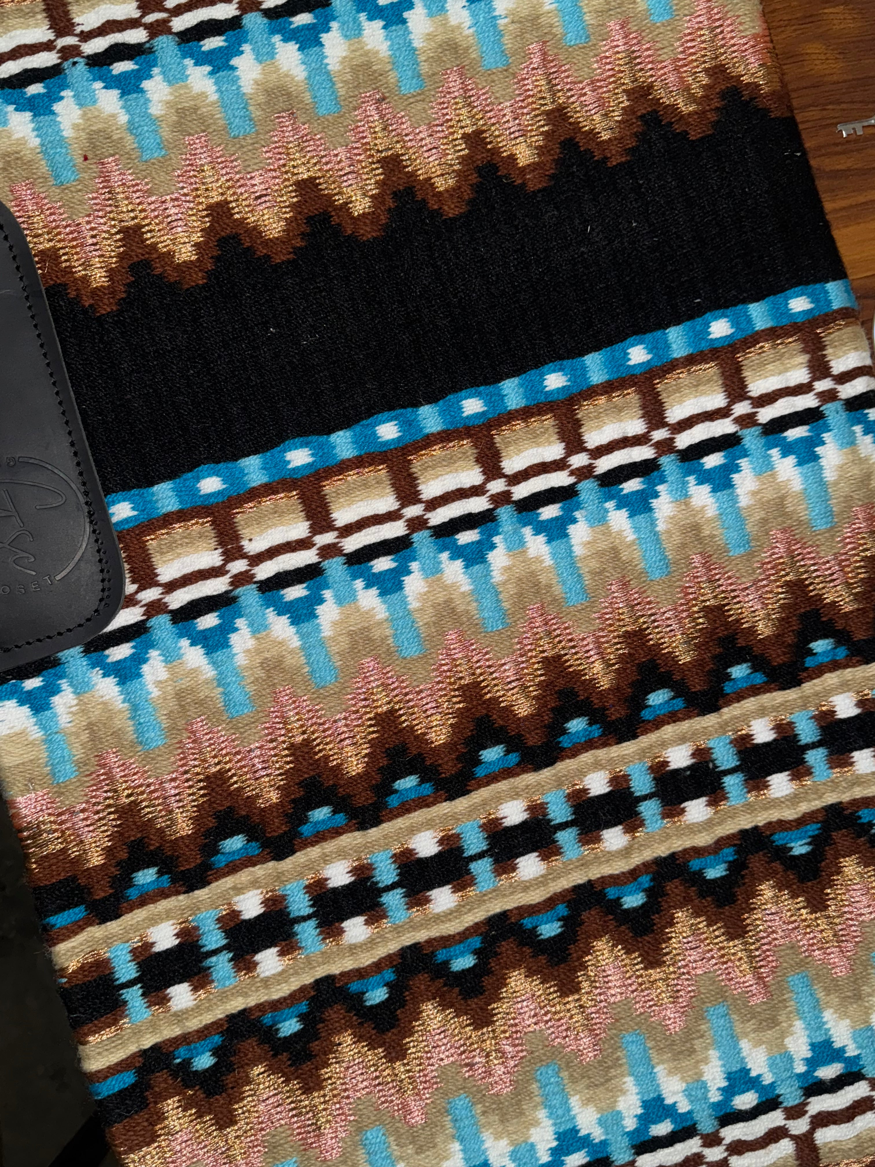 Turquoise beige pink white gold metallic black base showpad